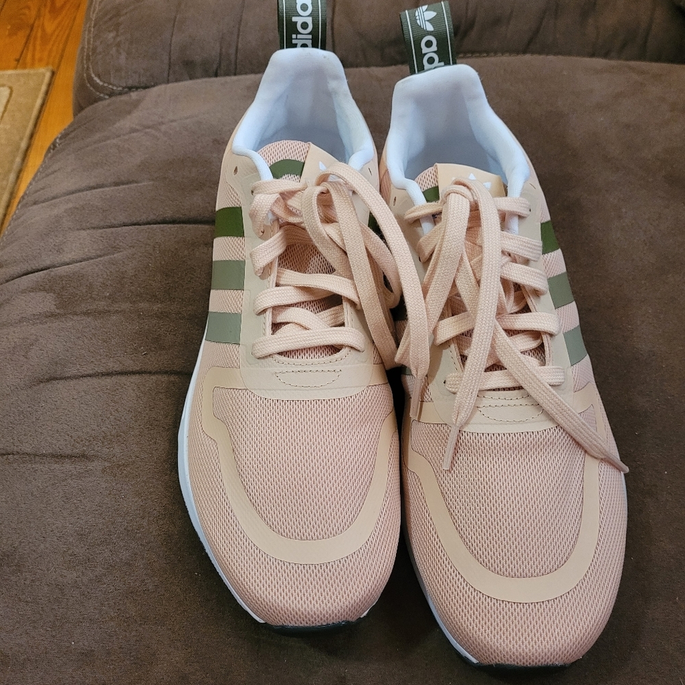 Addias Sneakers - Picture 4 of 4